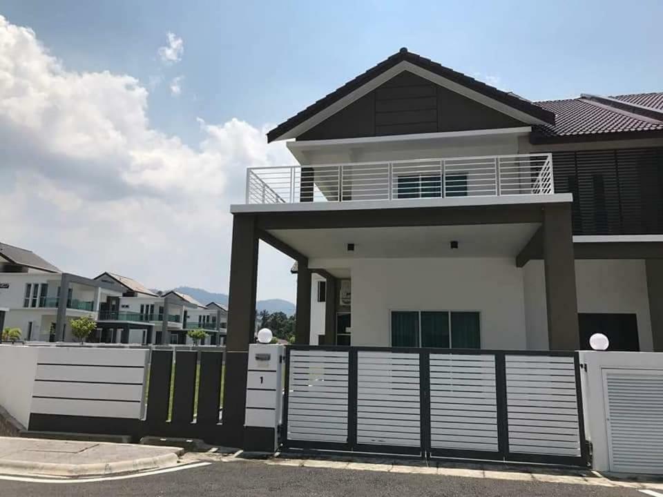 Greenville Homestay Balik Pulau Exterior photo